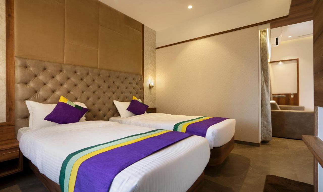Treebo Premium Savera Inn Мумбаи Экстерьер фото