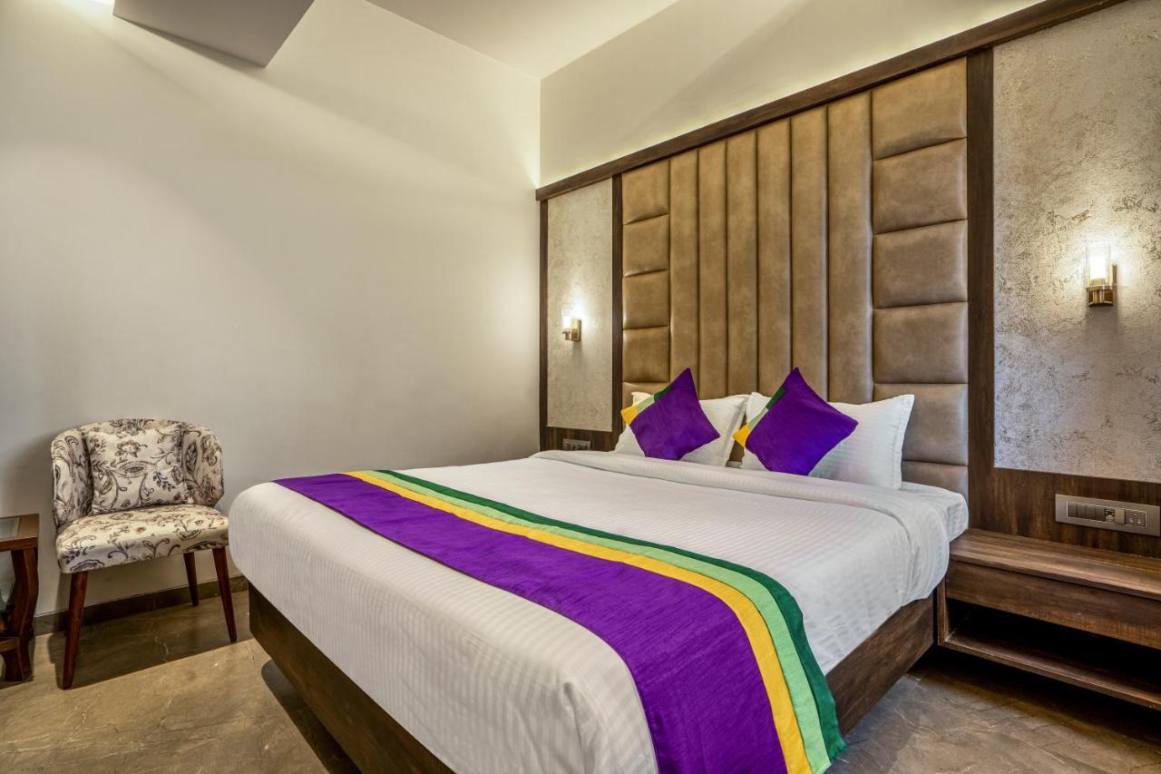Treebo Premium Savera Inn Мумбаи Экстерьер фото