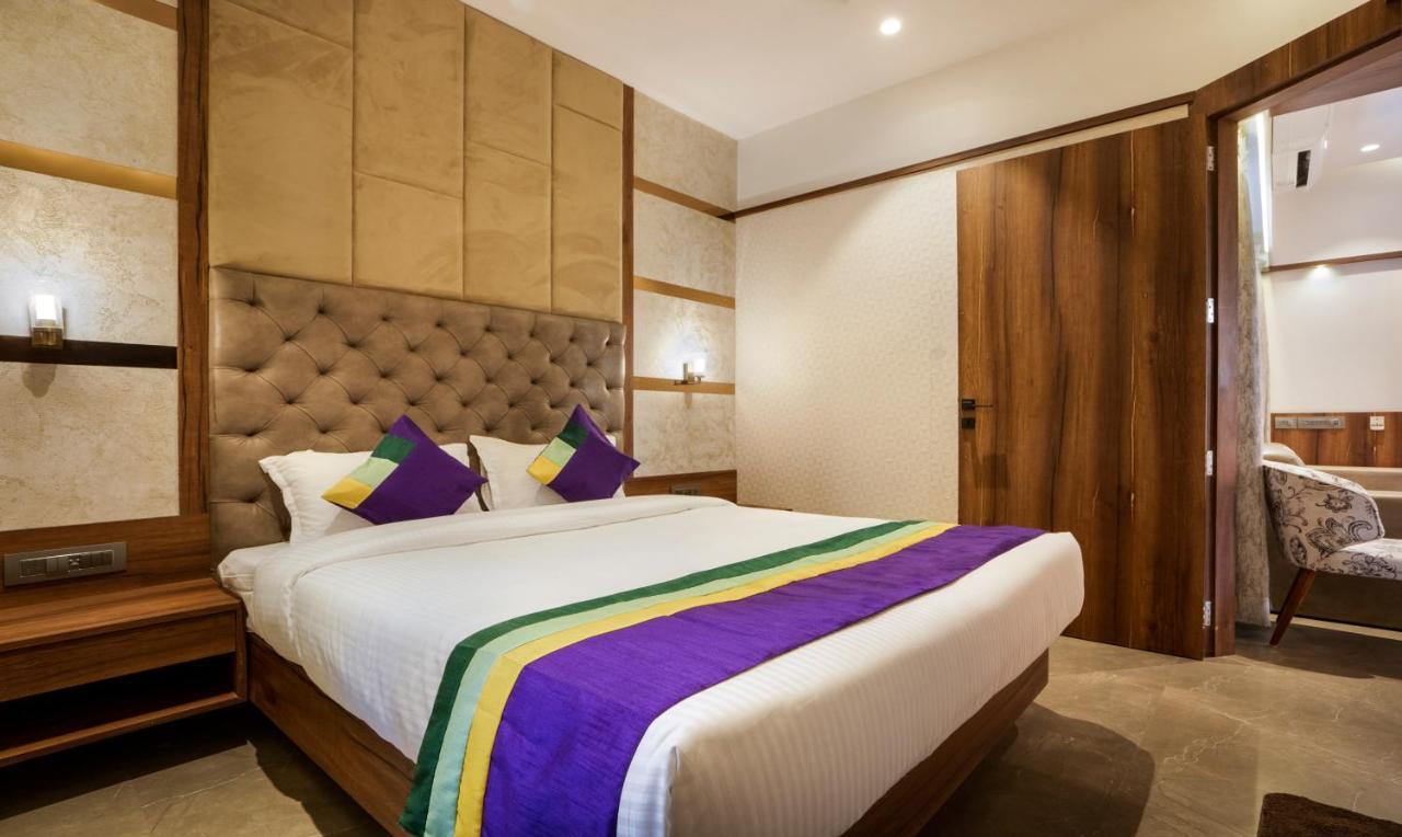 Treebo Premium Savera Inn Мумбаи Экстерьер фото