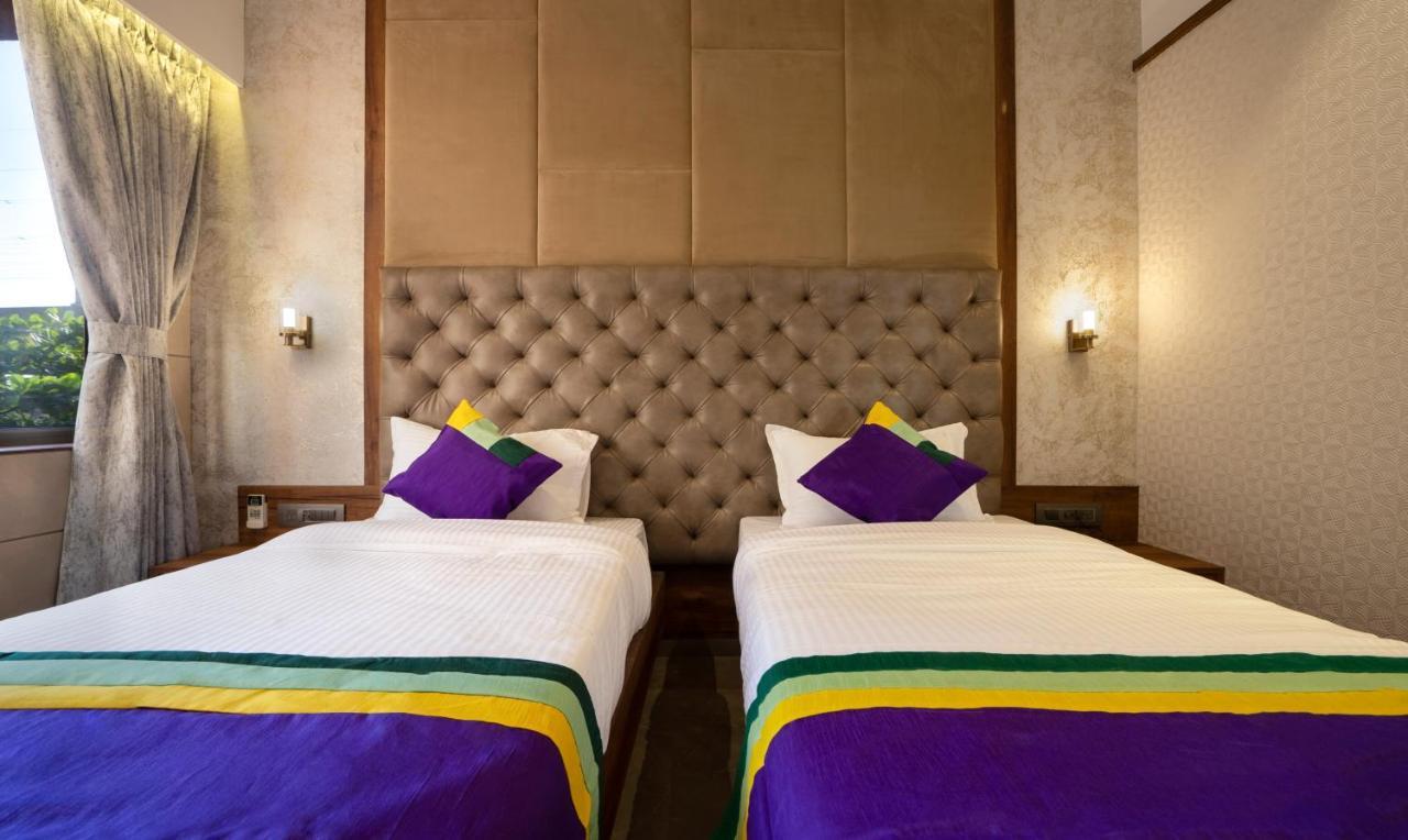 Treebo Premium Savera Inn Мумбаи Экстерьер фото