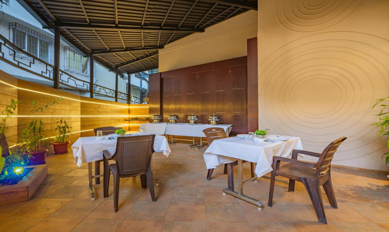 Treebo Premium Savera Inn Мумбаи Экстерьер фото